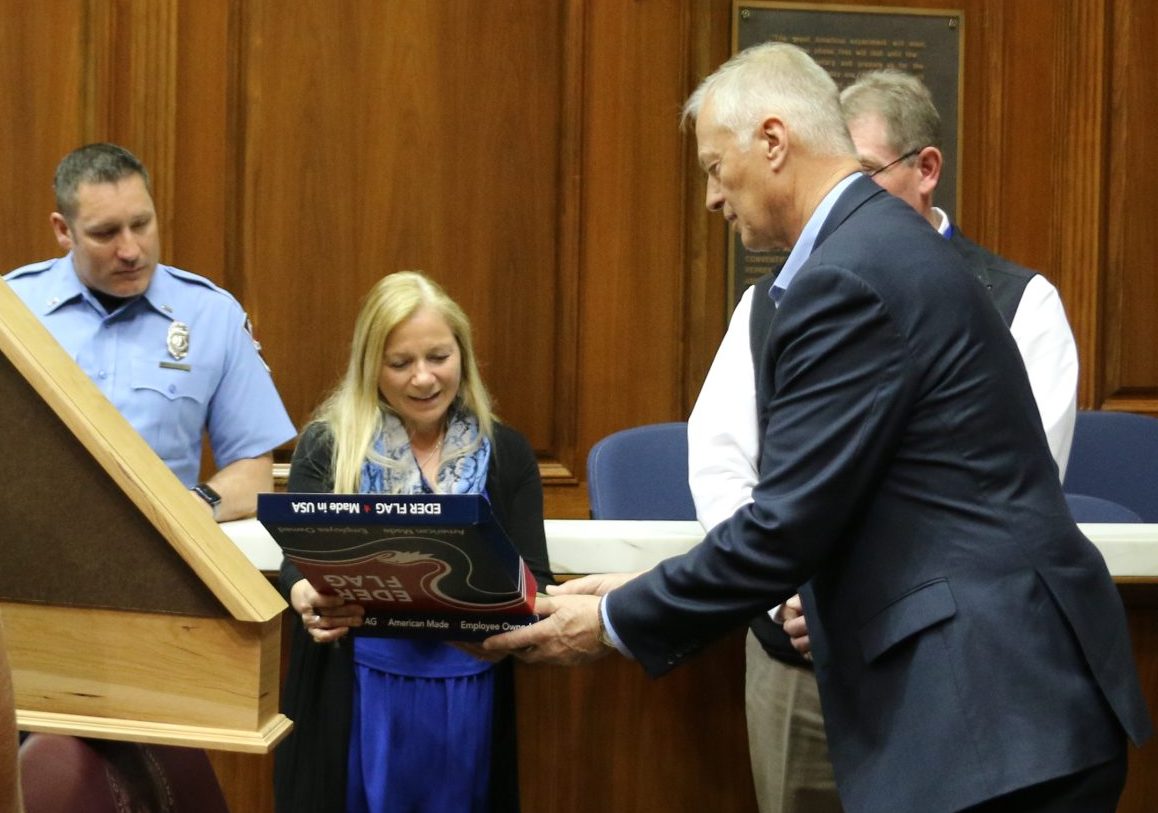 Frye honors the family of fallen firefighter – WRBI Radio - Vimarsana News