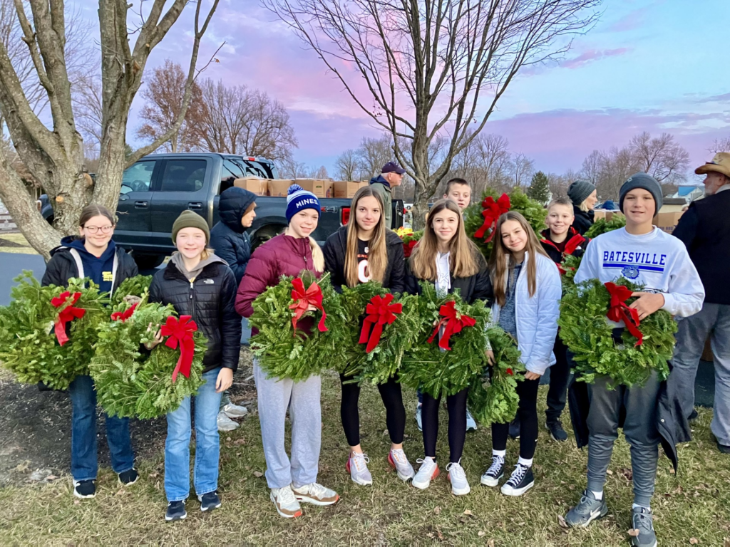 St. Louis NJHS takes part in Wreaths Across Ripley County – WRBI Radio